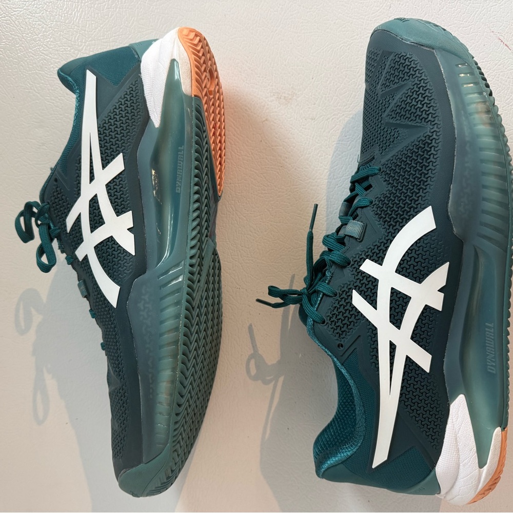 Asics Gel-Resolution 8 Clay in the Velvet Pine/White colorway.